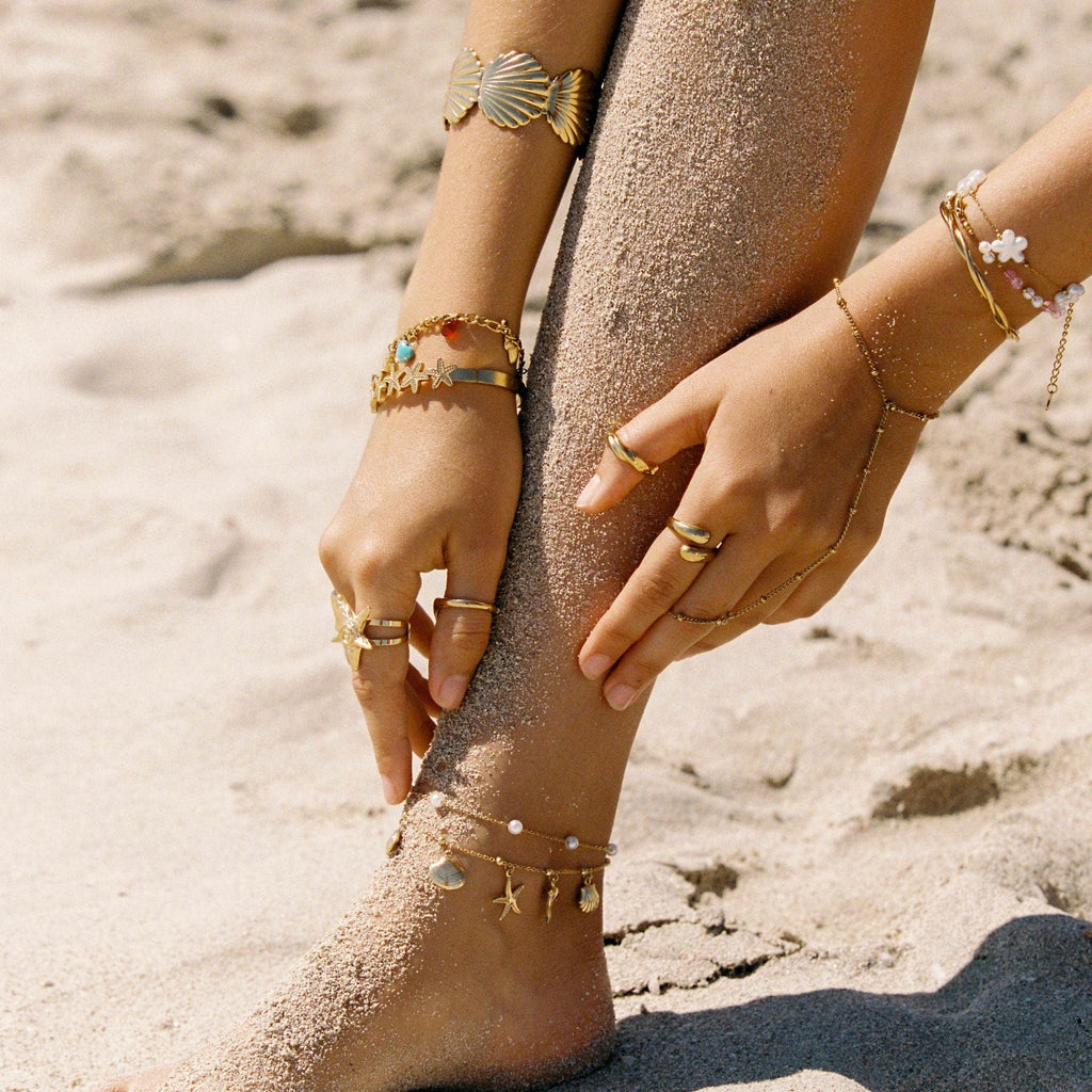 Cate Hand Chain Bracelet
