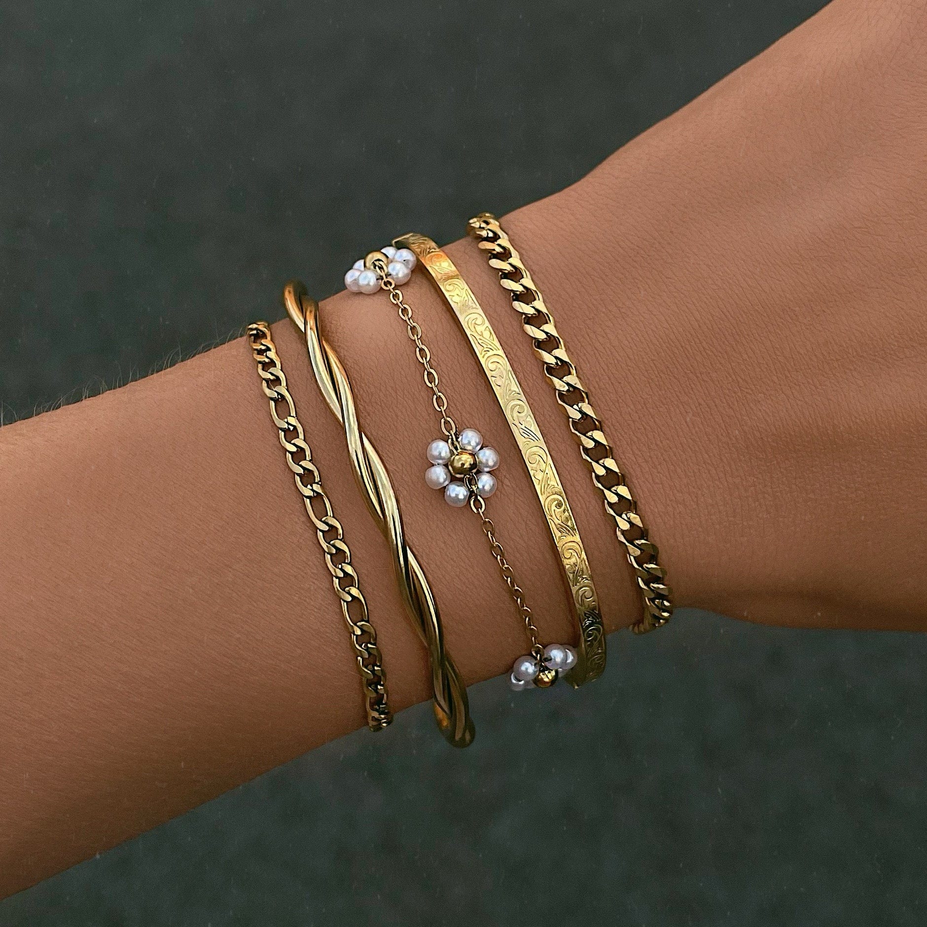 Dainty Figaro Bracelet
